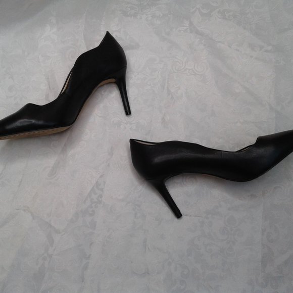 Vince Camuto Jaynita Pointed Toe Scallop 3" Heel Pumps Size 8M Black Leather - Picture 2 of 8